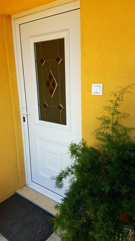 Apartments Mira Biograd Na Moru Luaran gambar