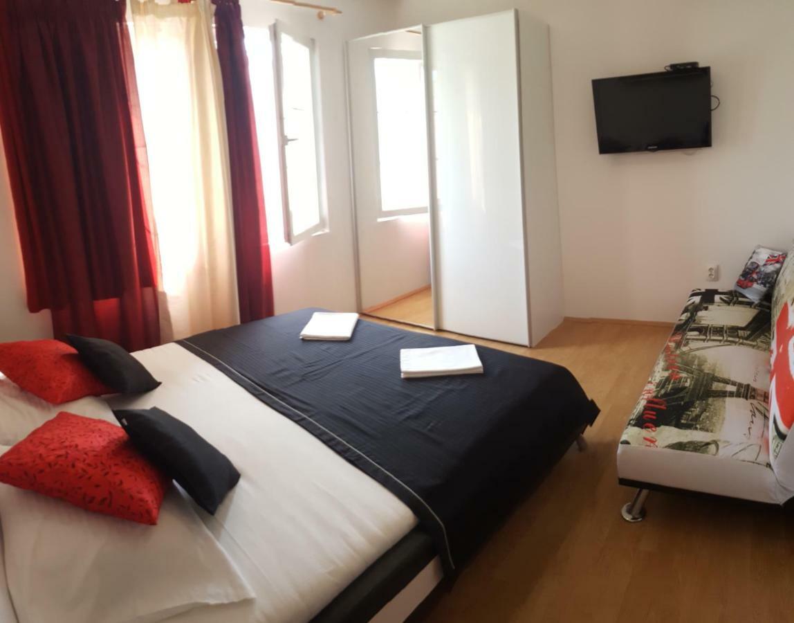 Apartments Mira Biograd Na Moru Luaran gambar